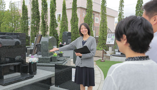 札幌市営霊園で建てることができるお墓を展示